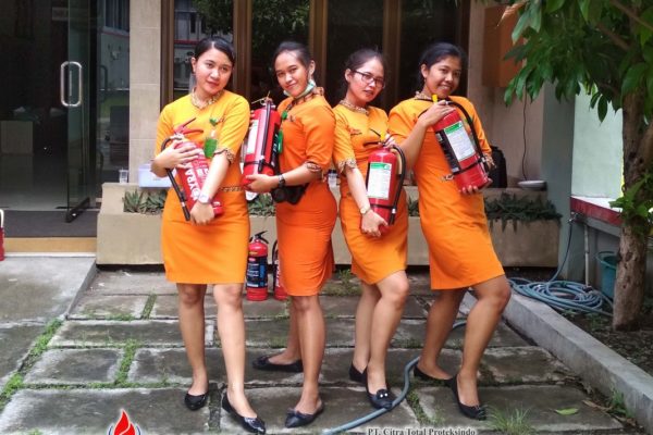 Latihan Pemadam Kebakaran RSU Griya Mahardika